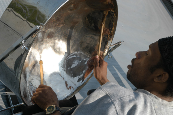 Foto del Giorno - Percussioni urbane