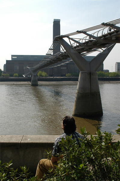 Foto del Giorno - Al di la del ponte