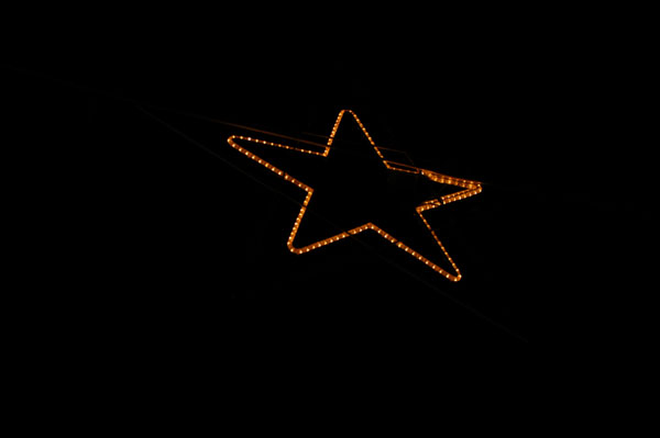 Foto del Giorno - La stella appesa ad un filo
