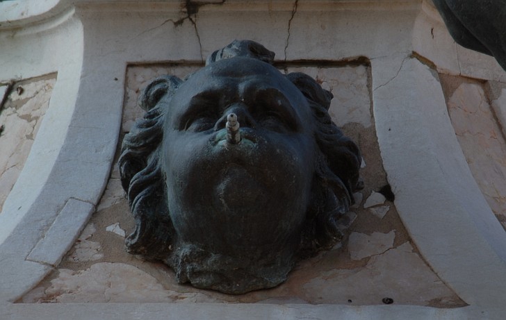 Putto faccia :: Fontana del Nettuno