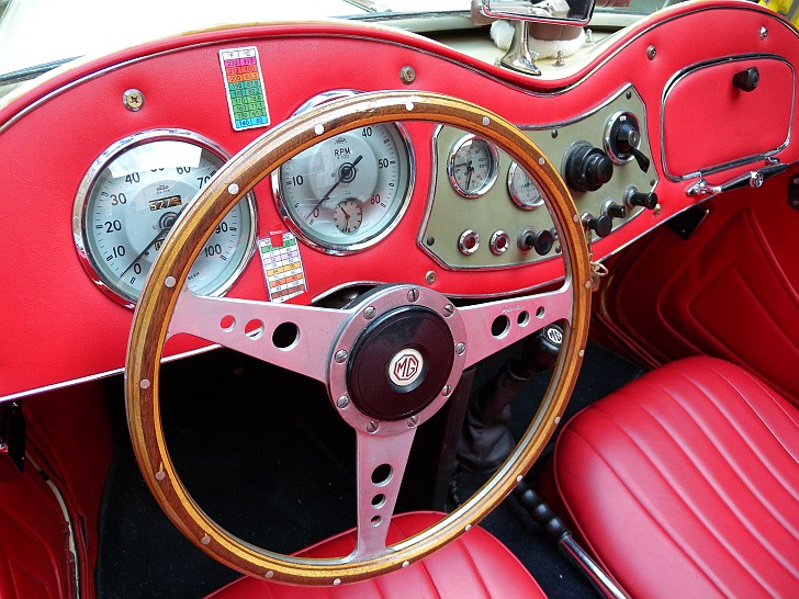MG cruscotto :: La Mille Miglia 2010 - Auto d'epoca