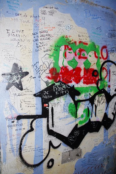 Murales in galleria - Fotografia della Via dell'Amore