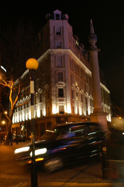 Taxi by night - Fotografia di Londra