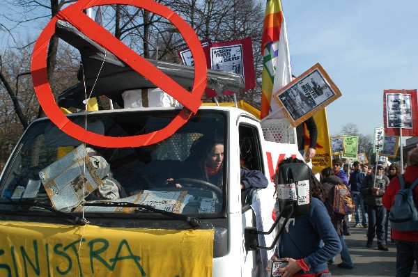 Manifestazione No Dal Molin - Fotografia 126 - Vicenza 17 febbraio 2007