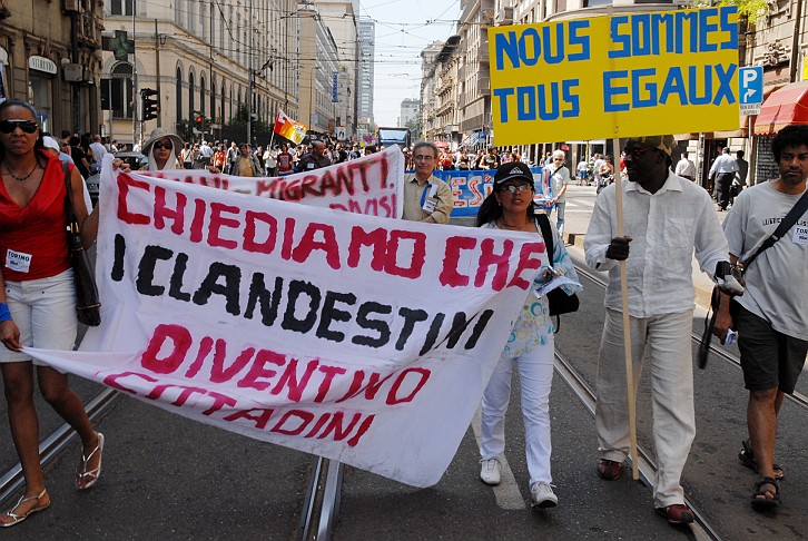 Fotografia - Chiediamo che i clandestini diventino cittadini