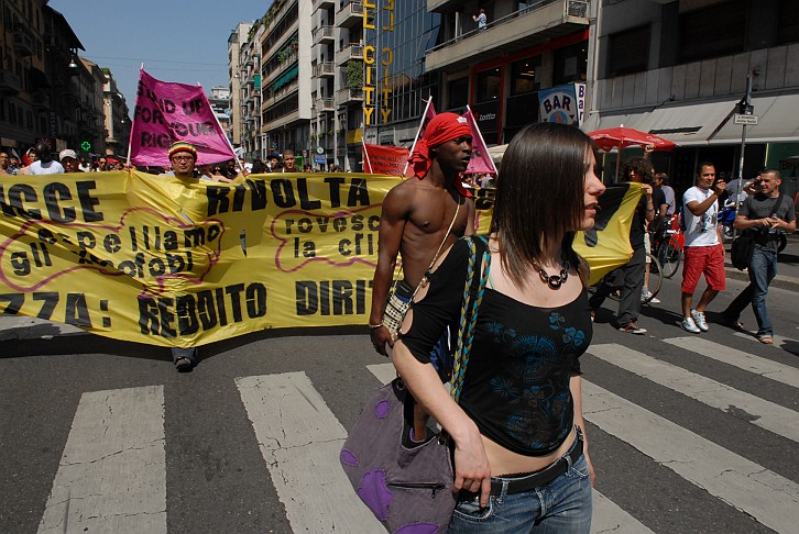 Fotografia - Manifestanti camminando