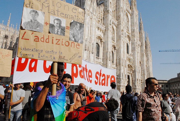 Fotografia - Manifestanti in arrivo in piazza