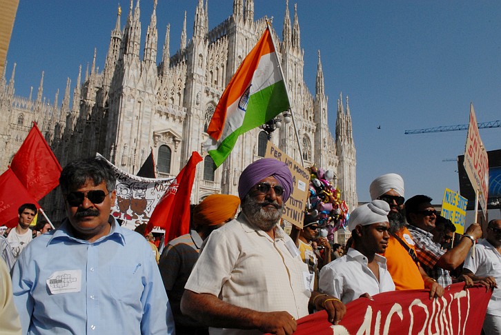 Fotografia - Migranti in piazza Duomo