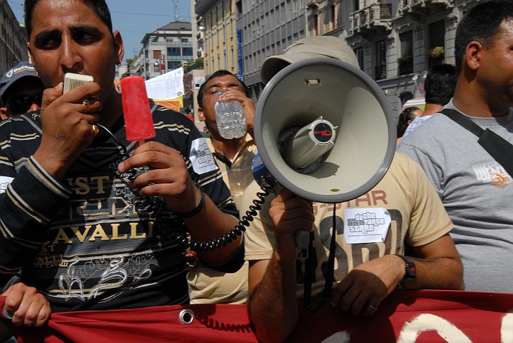 Fotografia - Parlando con il megafono