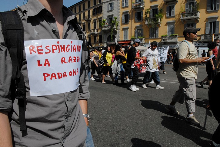 Fotografia - Respingiamo la razza padrona