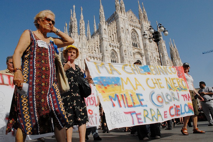 Fotografia - Striscione in piazza Duomo