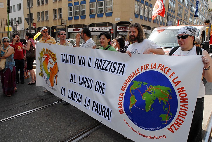Fotografia - Tanto va il razzista al largo che ci lascia la paura