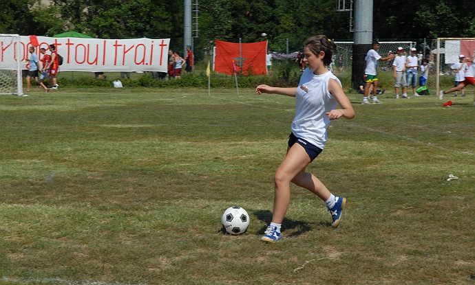 ragazza-con-il-pallone