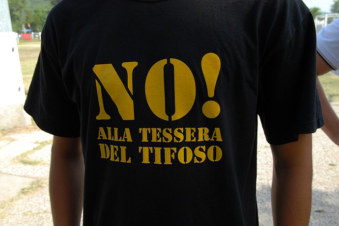 t-shirt-no-alla-tessera-del-tifoso