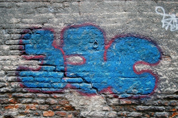 Scritta blu - Murales di Bologna