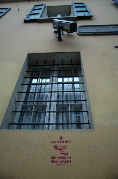 Sie Werden Oberwacht - Murales di Bologna