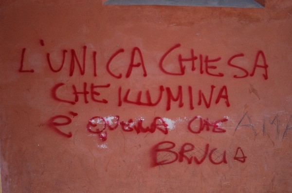 Unica chiesa che illumina :: Murales