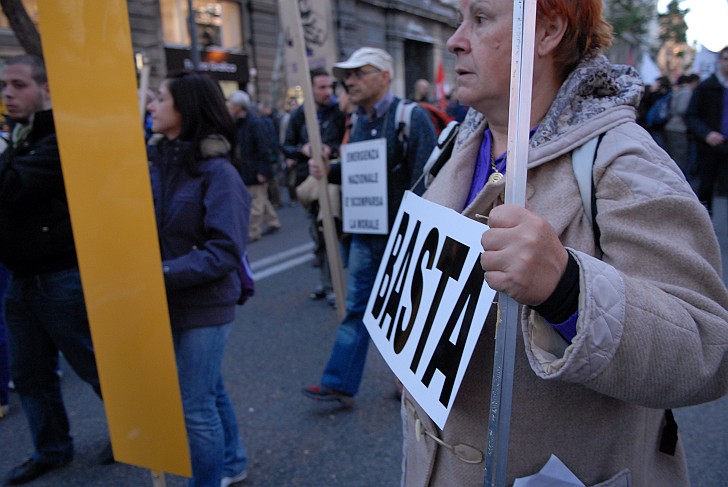 Basta - Fotografia del No Berlusconi Day