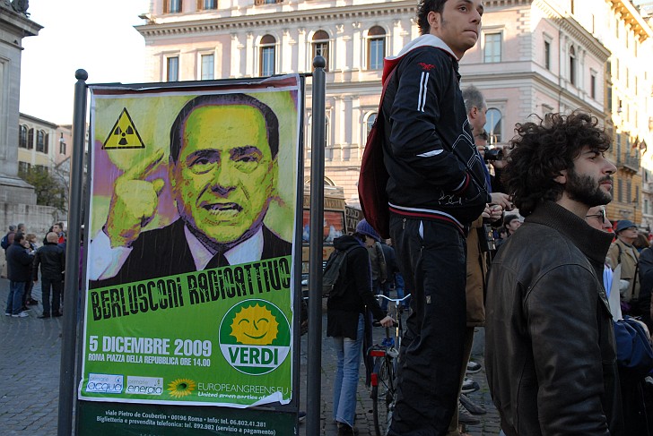 Berlusconi radioattivo - Fotografia del No Berlusconi Day