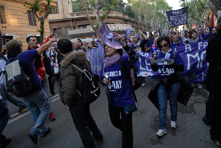 Biancavilla al no B Day - Fotografia del No Berlusconi Day