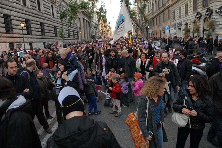 Dentro al corteo - Fotografia del No Berlusconi Day