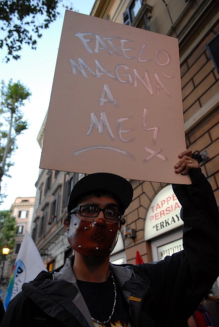 Fatelo magna a me - Fotografia del No Berlusconi Day
