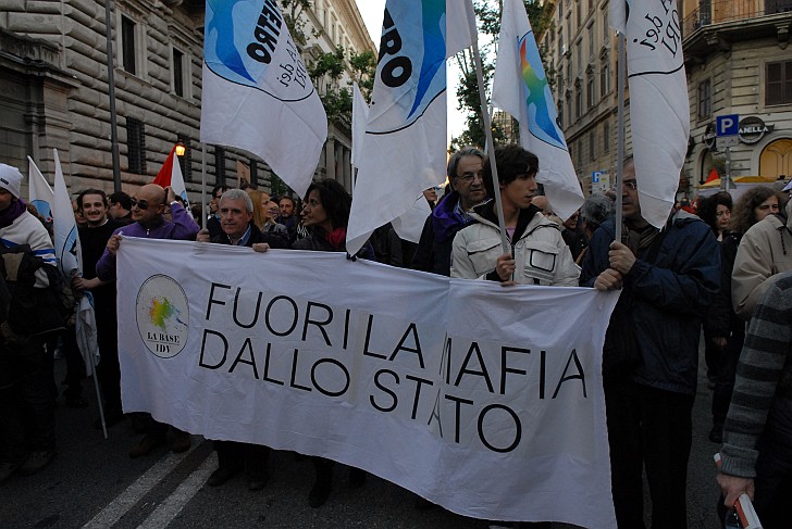 Fuori la mafia dallo stato - Fotografia del No Berlusconi Day