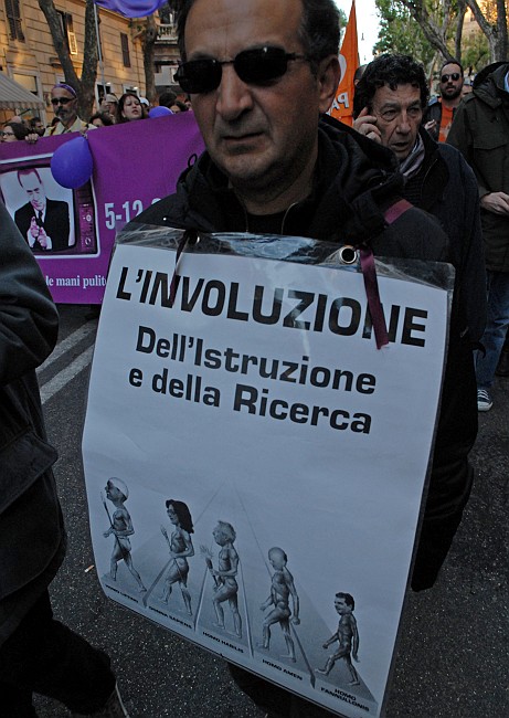 l'involuzione dell'istruzione e della ricerca - Fotografia del No Berlusconi Day