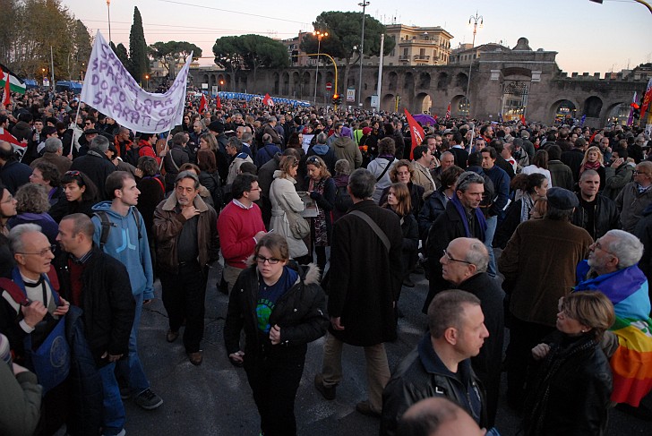 Piazza San Giovanni - Fotografia del No Berlusconi Day