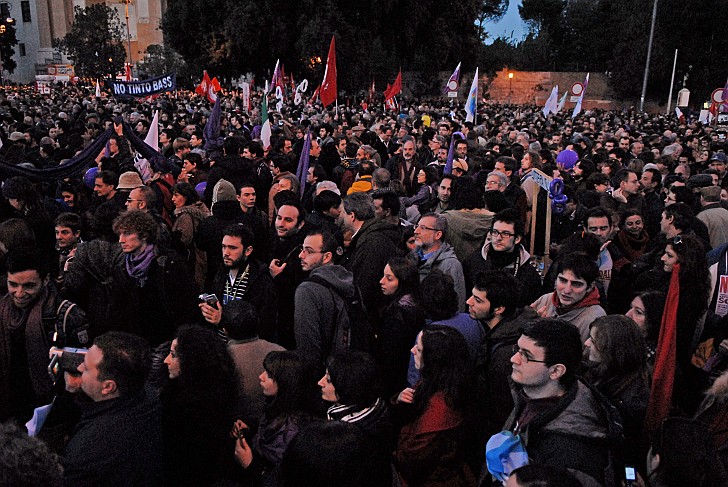 Popolo viola - Fotografia del No Berlusconi Day