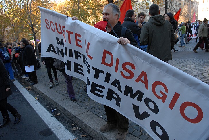 Scusate il disagio - Fotografia del No Berlusconi Day