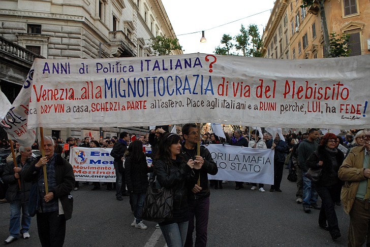 Striscione - Fotografia del No Berlusconi Day