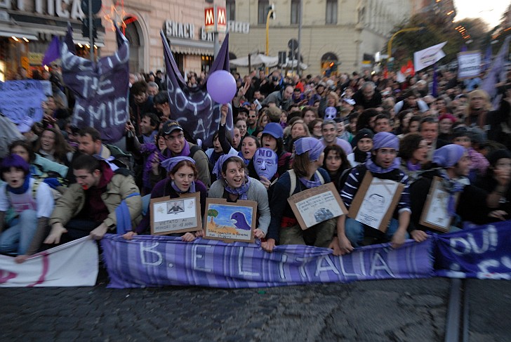 Tutti gi� per terra - Fotografia del No Berlusconi Day