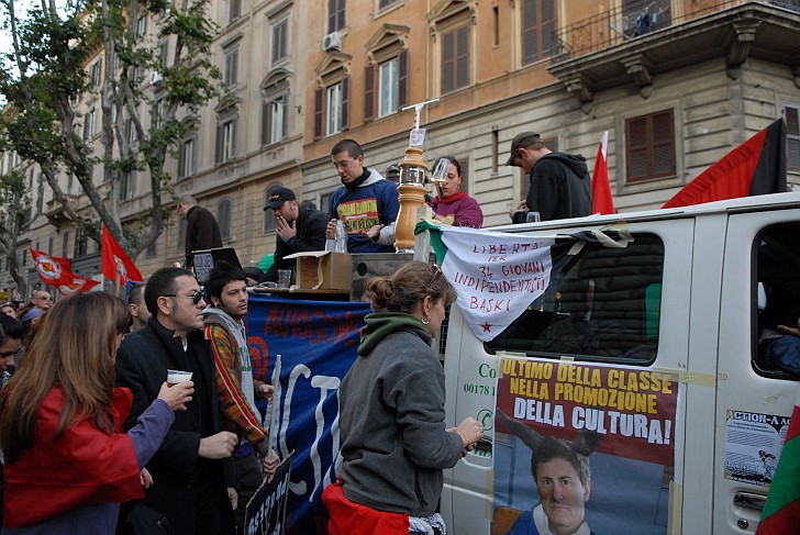 Ultimo della classe nella promozione della cultura - Fotografia del No Berlusconi Day