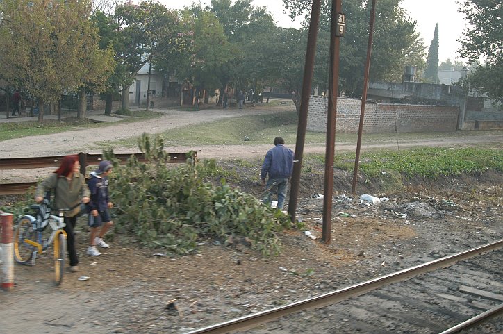 attraversando_con_la_bici