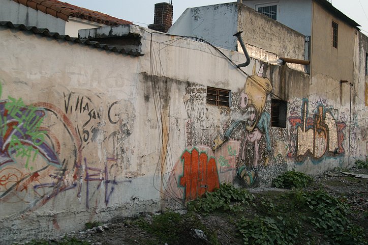 Graffiti lungo la ferrovia