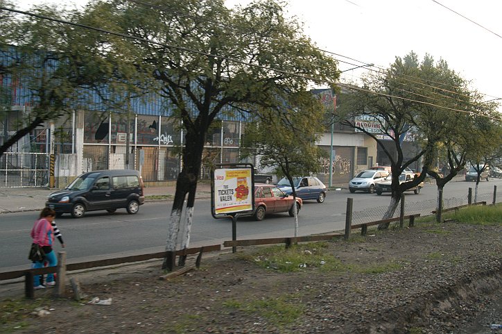 Strada con automobili