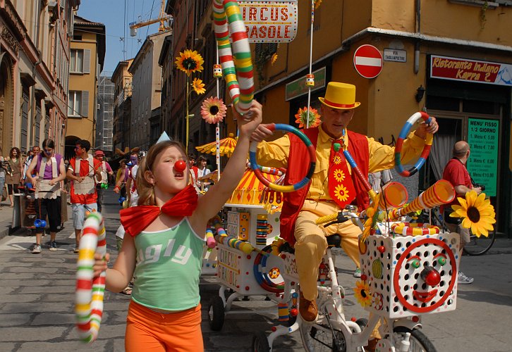Circo in bicicletta :: Par Tòt Parata - Partòt