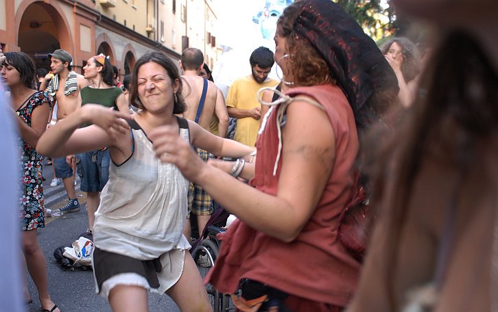 Dentro la danza :: Par Tòt Parata - PARTòT