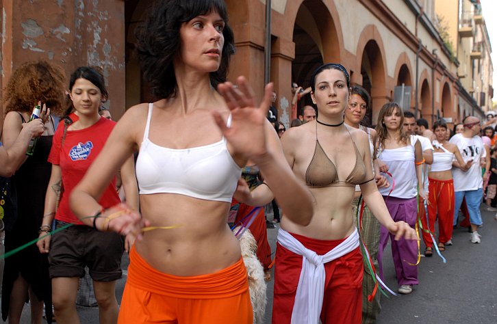 In fila :: Par Tòt Parata - PARTòT
