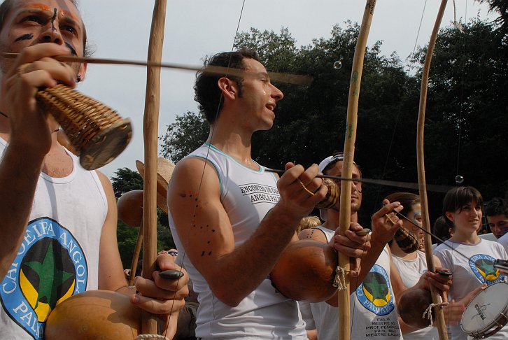 Musicanti capoeira :: Par Tòt Parata - Partòt