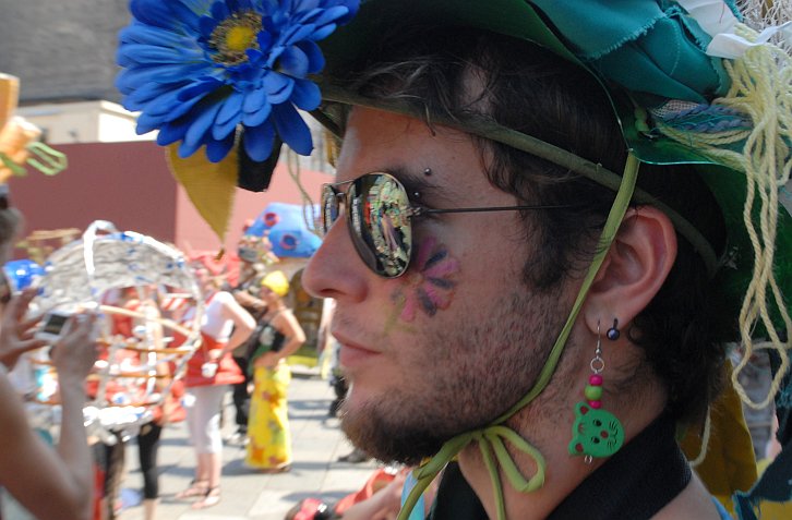 Occhiali a specchio fiore blu :: Par Tòt Parata - Partòt