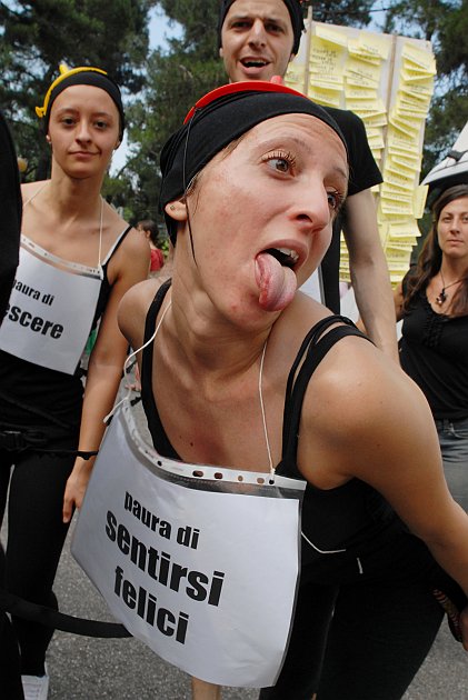 Paura di sentirsi felici :: Par Tòt Parata - PARTòT