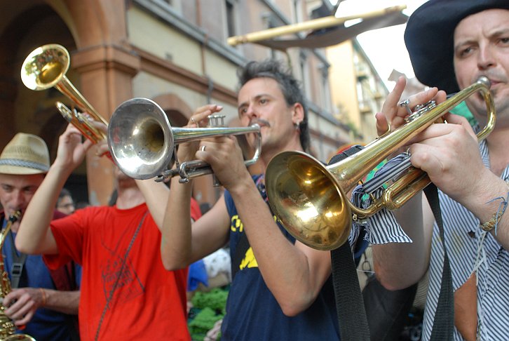 Suonatori di tromba :: Par Tòt Parata - PARTòT