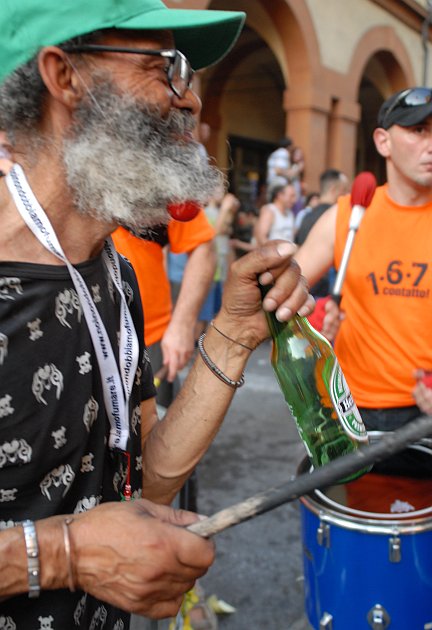 Suono di bottiglia :: Par Tòt Parata - Partòt