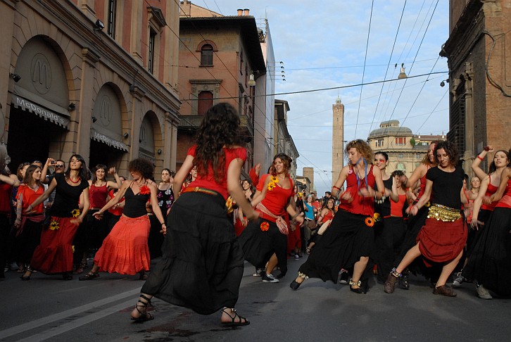 Bologna danza :: Par Tòt Parata - PARTòT