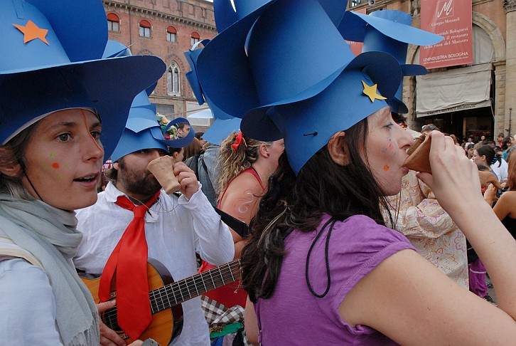 Cappelli in blu :: Par Tòt Parata - PARTòT