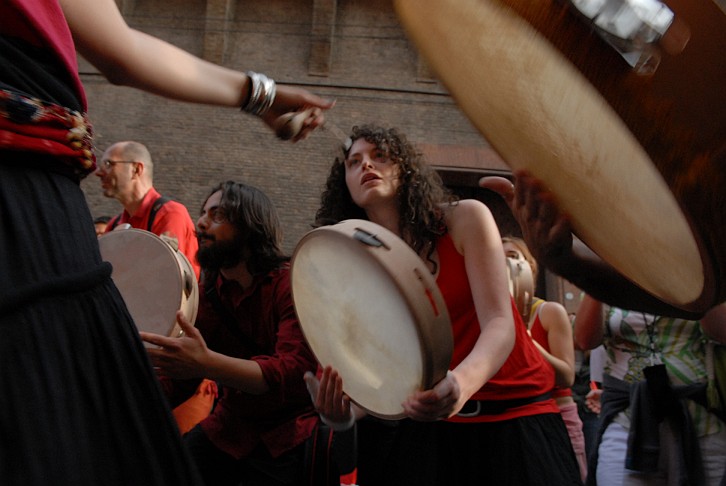 Danza e percussioni :: Par Tòt Parata - PARTòT