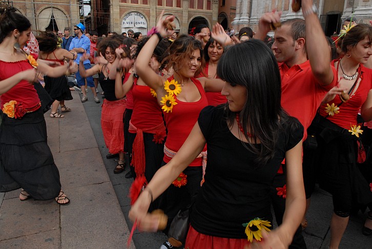 Danzanti :: Par Tòt Parata - Partòt