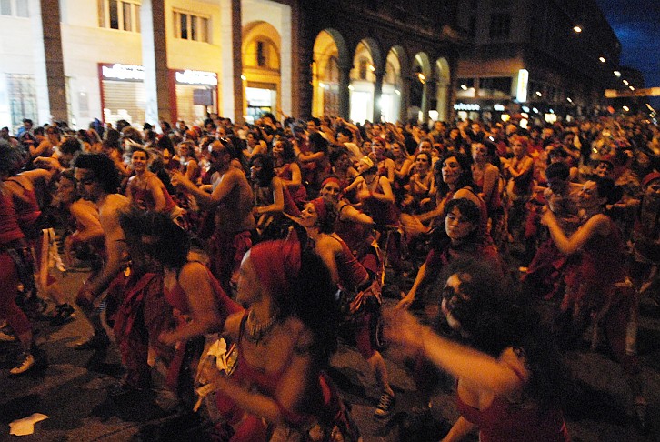 Motitudine in danza :: Par Tòt Parata - Partòt